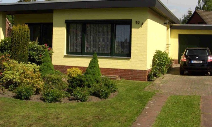 Rostrup Apartment | Holiday home Alte Strasse - holiday home "Alte Strasse", shower, toilet