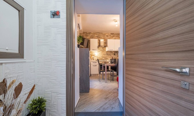 Loceri House | Holiday Home 'Al Vico Dante' with Garden, Wi-Fi and Air Conditioning