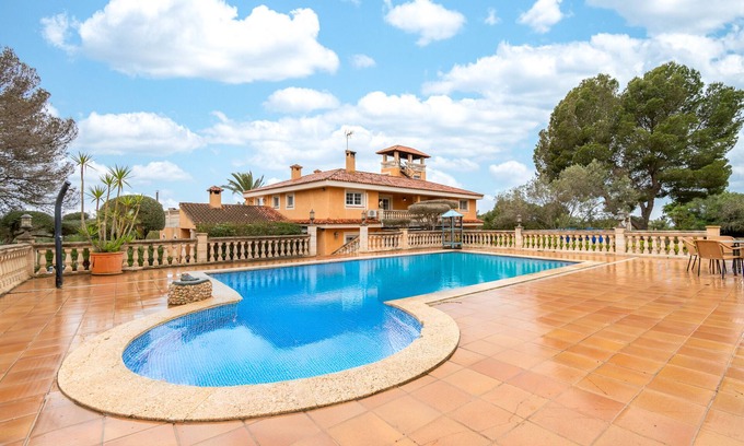 Puntiro House | Holiday Home 'Alegria' with Mountain View, Private Pool and Wi-Fi