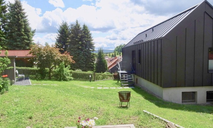 Engelsbach House | Holiday Home 'Alte Tischlerei Engelsbach' with Mountain View, Private Garden and Wi-Fi