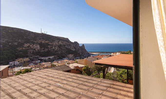 Buggerru House | Holiday Home 'Appartamento Panoramico sul Mare' with Sea View & Terrace