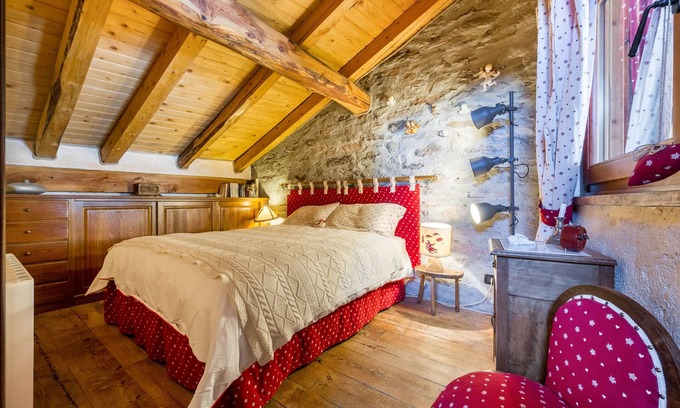 Arpy House | Holiday Home 'Arpy An' with Mountain View, Balcony and Wi-Fi