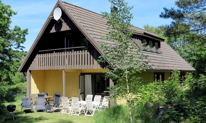 Loftahammar House | Holiday Home Askerum - SND106 by Interhome