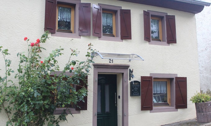 Krautscheid House | Holiday Home 'Auf Dem Knapp' with Private Terrace, Private Garden and Wi-Fi