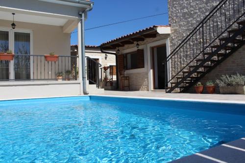 Pristeg House | Holiday Home - Balde