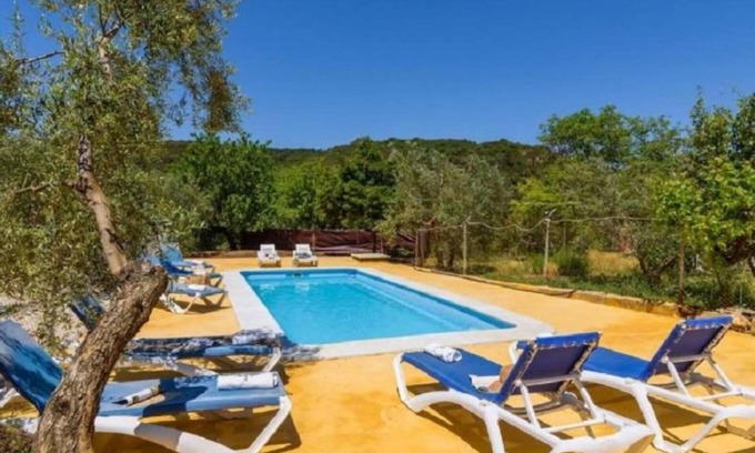 Canete la Real House | Holiday Home 'Barquero Pernia' with Mountain View, Wi-Fi and Air Conditioning