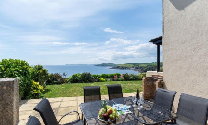 Polruan House | Holiday Home Battery Park by Interhome