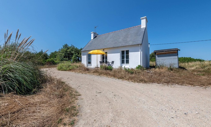 Esquibien House | Holiday Home 'Beach House 1km De La Plage' with Private Terrace, Private Garden and Wi-Fi