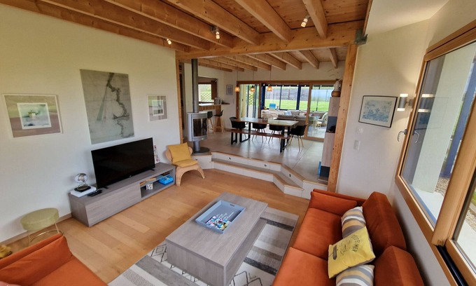 Plouarzel House | Holiday Home 'Belle Maison Vue Mer 5min De Plage' with Private Terrace, Private Garden and Wi-Fi