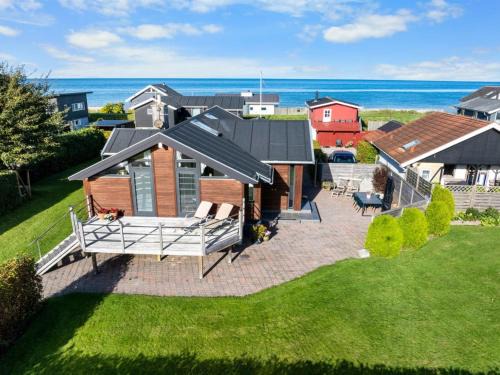 Tørresø House | Holiday Home Berner - 40m from the sea by Interhome