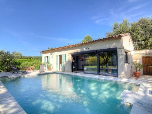 Carpentras House | Holiday Home Bezert by Interhome