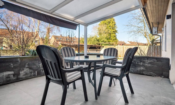 Gronau House | Holiday Home 'Bungalow Mit Sauna Und Garten' with Private Terrace, Private Garden