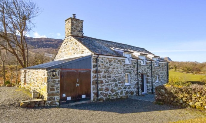 Dolgellau House | Holiday Home Bwthyn Braf by Interhome