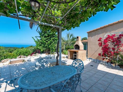Coti-Chiavari House | Holiday Home Campestra by Interhome