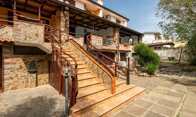 Chia House | Holiday Home 'Casa Al Mare Chia' with Mountain View, Terrace and Air Conditioning