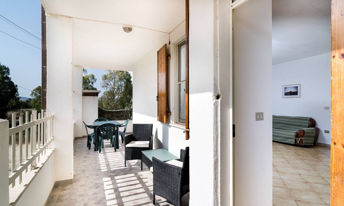 Monte Longu House | Holiday Home 'Casa Con Veranda' with Private Terrace