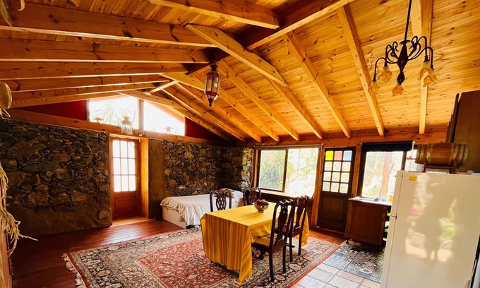 Vallehermoso House | Holiday Home 'Casa Los Bellos ' with Mountain View, Private Terrace and Wi-Fi
