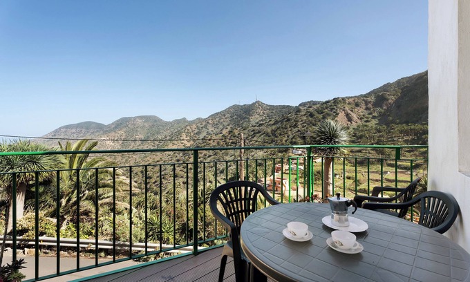 Vallehermoso House | Holiday Home 'Casa De Berta' with Mountain Views, Private Terrace and Wi-Fi