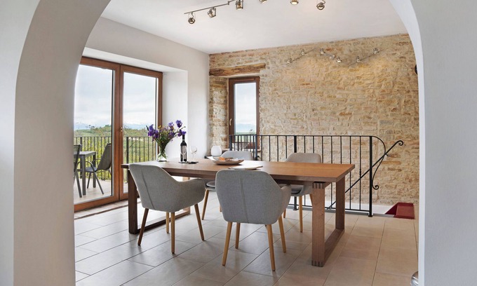 Murazzano House | Holiday Home 'Casa Rea' with Mountain View, Private Terrace and Wi-Fi