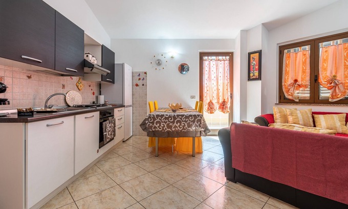 Sant'Antioco House | Holiday Home 'Casa Vacanze l'Ulivo' close to the Sea with Terraces & Wi-Fi