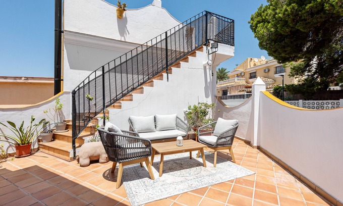 El Palo House | Holiday Home 'Casa Miraflores' with Sea View, Wi-Fi and Air Conditioning