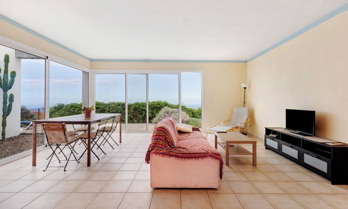 Arecida House | Holiday Home 'Casa Sirius' with Sea View, Private Terrace and Wi-Fi