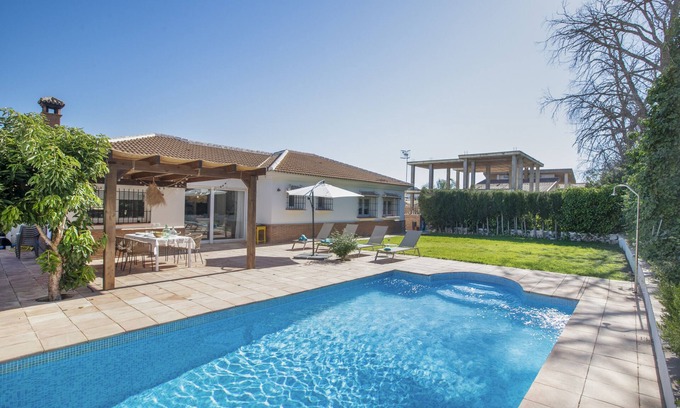 Casabermeja House | Holiday Home 'Cerezo - Chalet Lujo' with Mountain View - Ideal for families