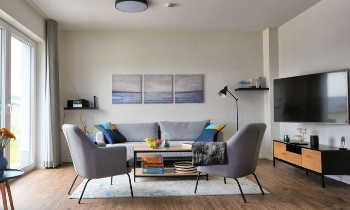 Heringhausen House | Holiday Home 'Christa' with Lake View, Private Terrace and Wi-Fi