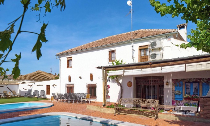 Lucena House | Holiday Home 'Cortijo Las Gregorias' with Mountain View, Wi-Fi and Air Conditioning