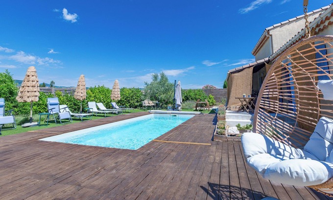 Montelimar House | Holiday Home 'Dans La Drôme' with Mountain View, Private Pool and Wi-Fi