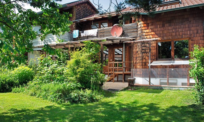 Wahlwies House | Holiday Home with Private Terrace, Private Garden and Wi-Fi