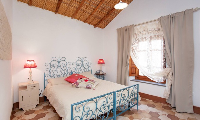 Orosei House | Holiday Home "Domo Bangone" with Shared Terrace & Wi-Fi