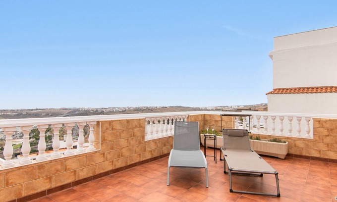 Las Palmas de Gran Canaria House | Holiday Home 'El Atico' with Sea Views, Private Terrace and Wi-Fi