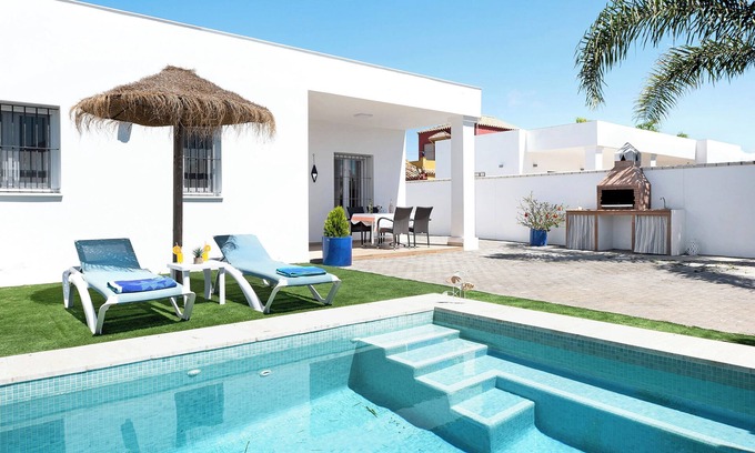 El Palmar House | Holiday Home 'Casa Orilla Sur B' close to the Beach with Pool & Wi-Fi
