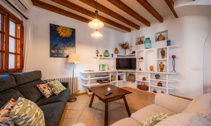 Soller House | Holiday Home 'Es Mercat' with Private Terrace, Wi-Fi and Air Conditioning