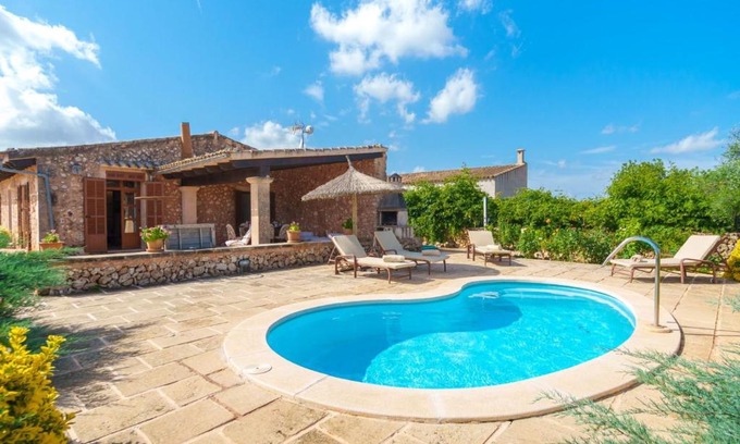 Porreres House | Holiday Home Los Geranios by Interhome