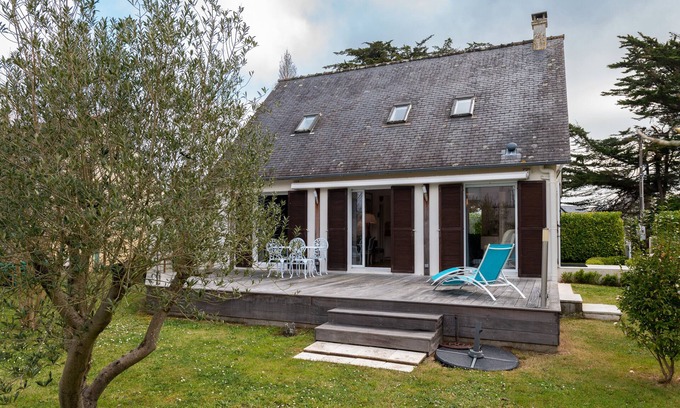 Damgan House | Holiday Home 'Esprit Maritime' with Private Terrace, Private Garden and Wi-Fi