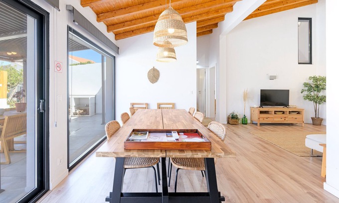 Camarate House | Holiday Home 'Esteva Country House' with Mountain View, Wi-Fi and Air Conditioning