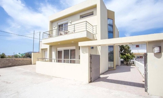 Pastida House | Holiday Home 'Eva's House' with Mountain View, Wi-Fi and Air Conditioning