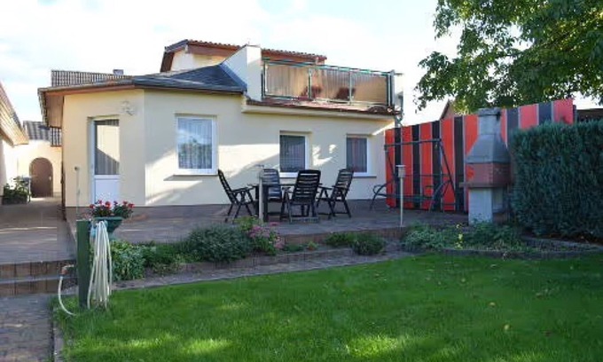 Muritz House | Holiday Home 'Ferienhaus Müritz - Brockmann' with Private Terrace, Shared Garden and Wi-Fi