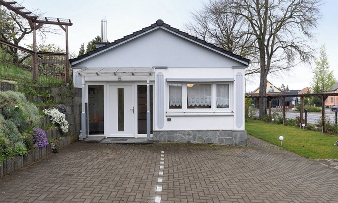 Werder House | Holiday Home 'Ferienhaus Günther' with Private Terrace and Shared Garden
