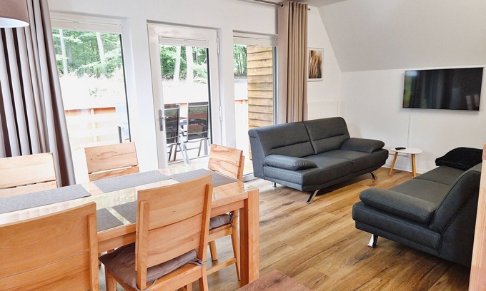 Bad Arolsen House | Holiday Home 'Ferienhaus 88' with Private Terrace and Wi-Fi