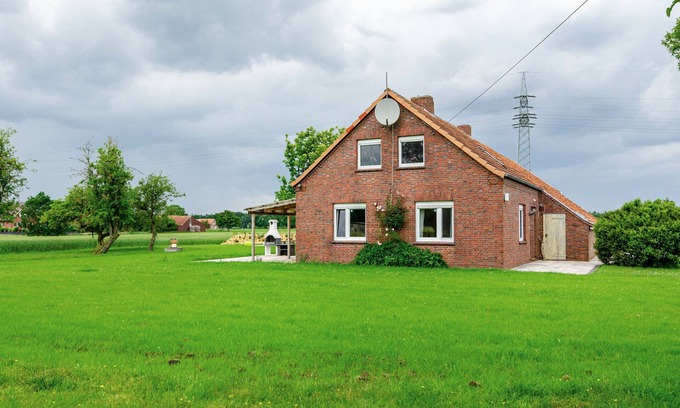 Blomberg House | Holiday Home 'Ferienhaus Lüttje Dörp' with Private Terrace, Private Garden and Wi-Fi