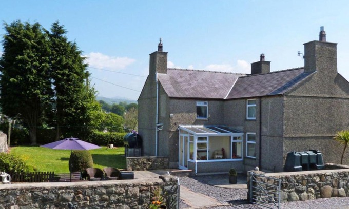 Bontnewydd House | Holiday Home Ffermdy'r Bont by Interhome