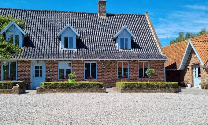 Oudezeele Cottage | Holiday home for 15 with garden and spa near Cassel