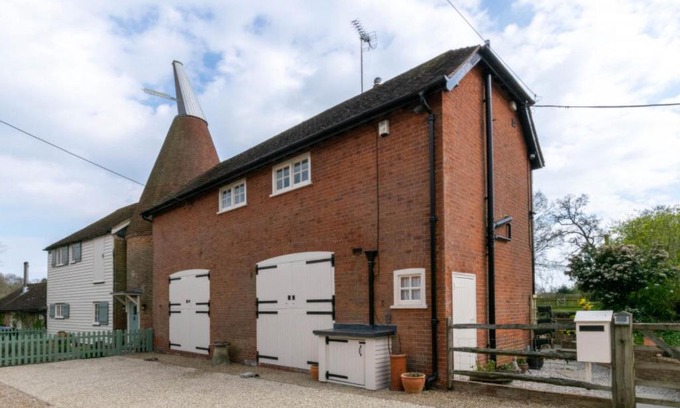 Biddenden House | Holiday Home Fosten Lane by Interhome
