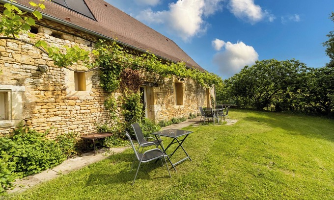 Auriac-du-Perigord House | Holiday Home 'Maison De Vacances Chêne' with Private Terrace and Private Garden
