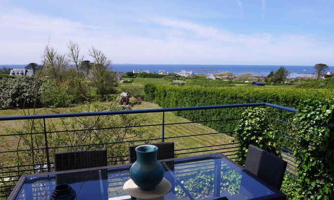 Lampaul-Plouarzel House | Holiday Home in Brittany with Sea View