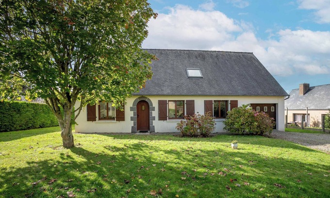 Plestin-les-Greves House | Holiday Home 'Maison Familiale Kerriou' with Air Conditioning