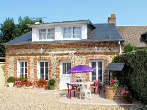 Saint-Pierre-en-Port House | Holiday Home Le Champ des Mouettes by Interhome